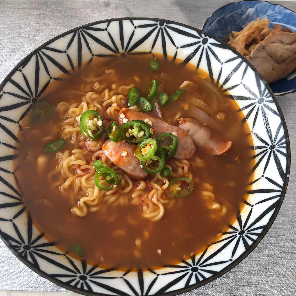 eats_tokyo's tweet image. オットギ チャムケラーメン（ゴマラーメン）
#cheatfood #instantnoodle #ottogi #sesameflavoredramyun 
結構辛めで、麺もモチモチしていて美味しかったです