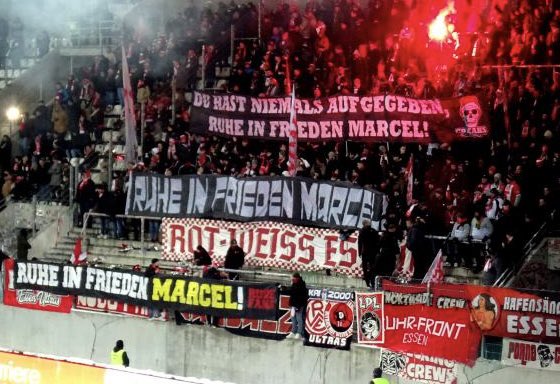 ultras1899_'s tweet photo. FC Erzgebirge Aue - Rot-Weiss Essen #gasteblock #ultras #RotWeissEssen #RWE #Essen #RudeFans Message en hommage à "Marcel", un membre de la Sudtribune de #Dortmund, récemment décédé #3Liga (19.01.24) https://t.co/5G6UHxLQwX