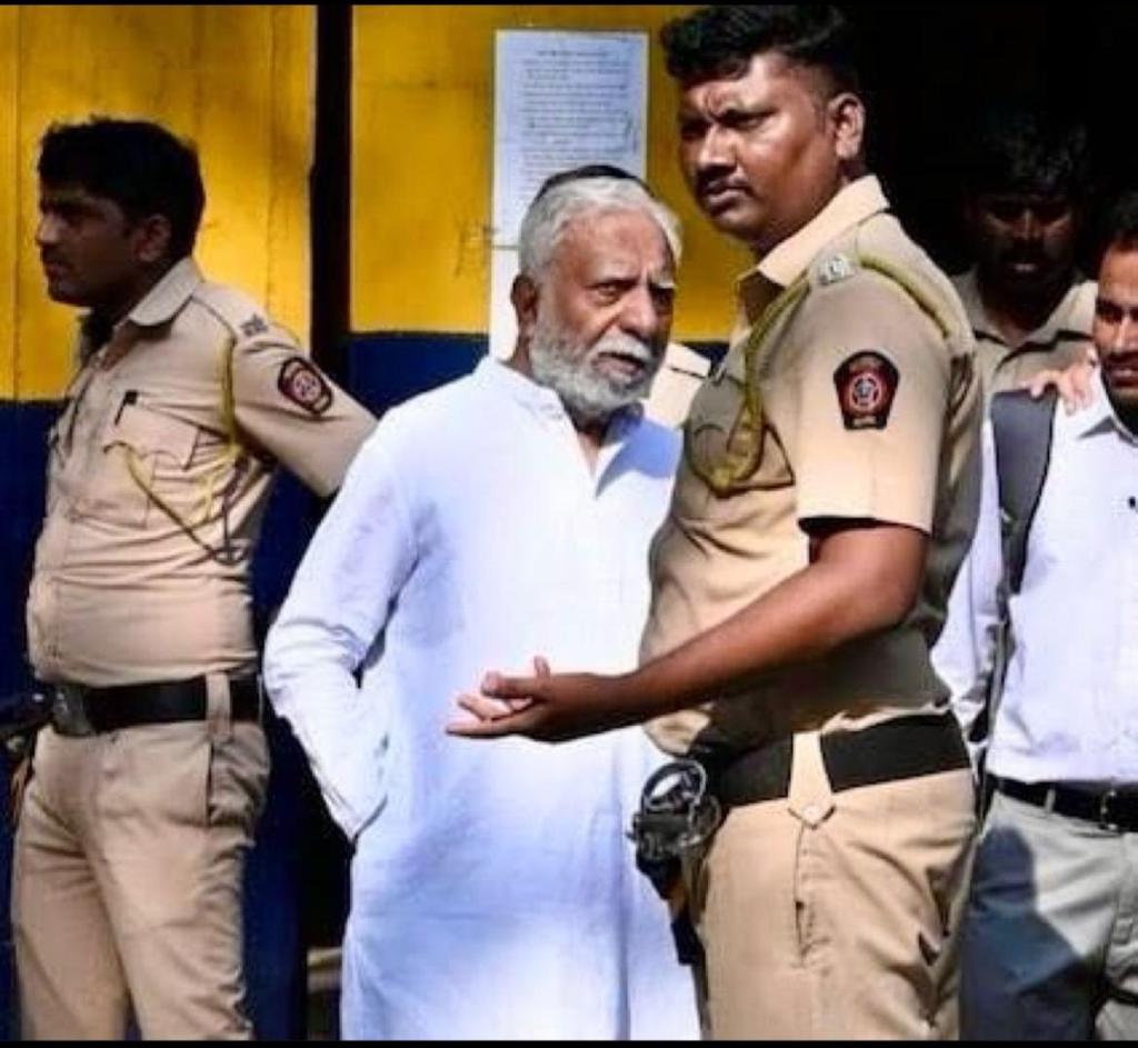 EmonMukherjee21's tweet photo. This is life. The person seen in this was FLY King of INDIA once upon a time. He is #NareshGoel , the owner of #jetairways looks so broken and helpless in jail. He has told the court that all his hopes have been shattered, it is better that he dies in jail. We have seen his good days and now we are seeing this picture also. There is a big lesson of life hidden in this picture. Never be proud, whatever has come will also go one day. Do not make the mistake of considering this wealth, fame and power as yours. Be Generous if you are holding power.