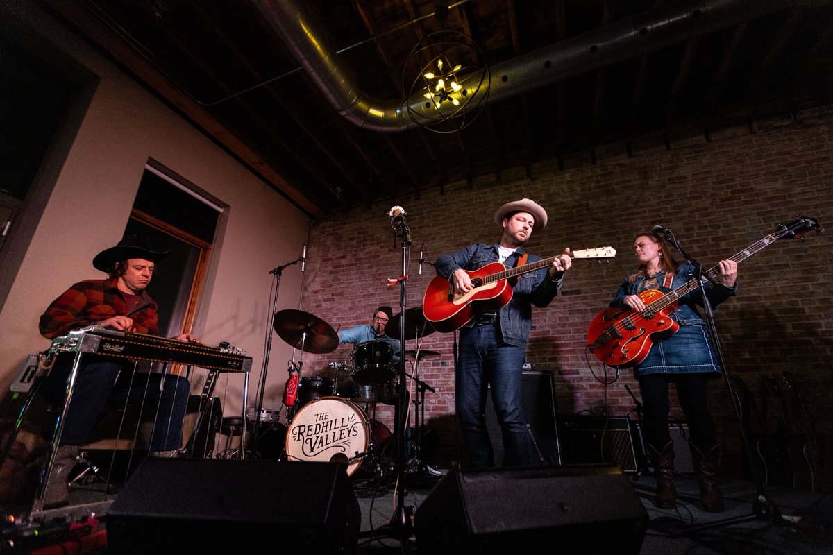 I sure do love playing with the Pintos. Check out all the new songs on <a href="/Spotify/">Spotify</a> here: open.spotify.com/artist/2EAA8b3…