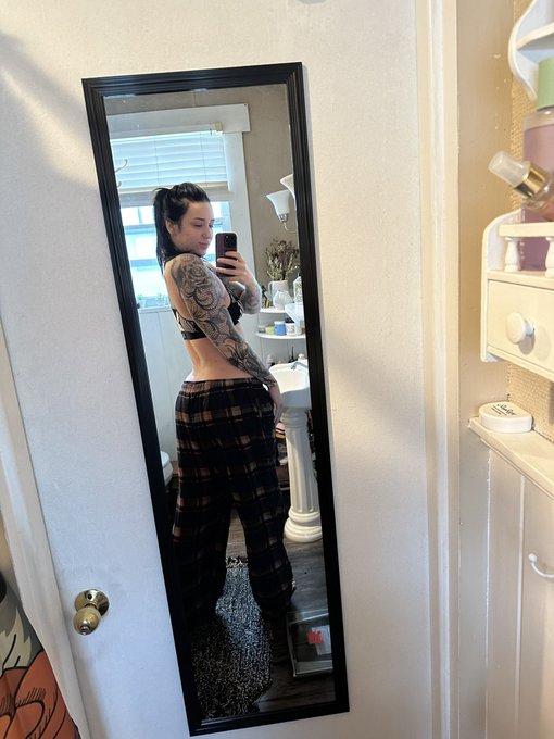 Watch Hannah Hedon's leaked NSFW photo on TwXstars