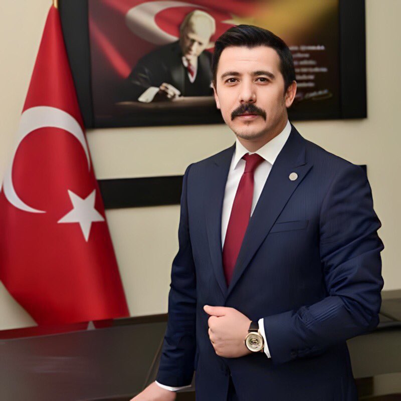 Türk milletinin; fetö artıklarının ve pkk düşkünlerinin üç kuruşluk oyunlarına kurban vereceği bir evladı yoktur. Görevini bihakkın yerine getiren sayın kaymakamdan Allah razı olsun! <a href="/burakakeller/">Burak AKELLER</a>