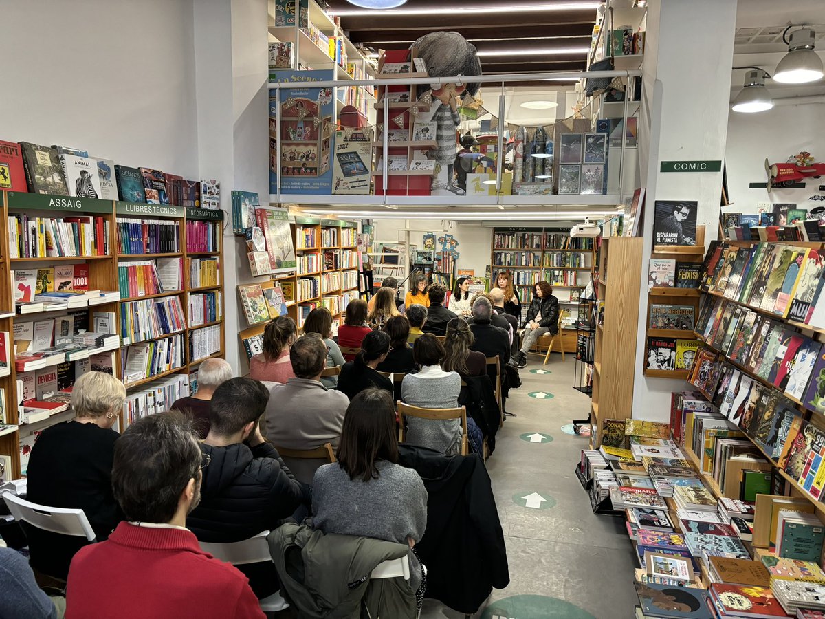raquel_casas_a's tweet photo. Sempre és un gust venir a Gandia però més amb aquesta companyia. Gràcies per venir a escoltar-nos xerrar de Contracció i Getabako. I gràcies pel dinar, els riures, la passejada. Amunt la poesia, Ausiàs i el meu Vicent 🫶🏼
@MjEscriva https://t.co/reLXzGycMI