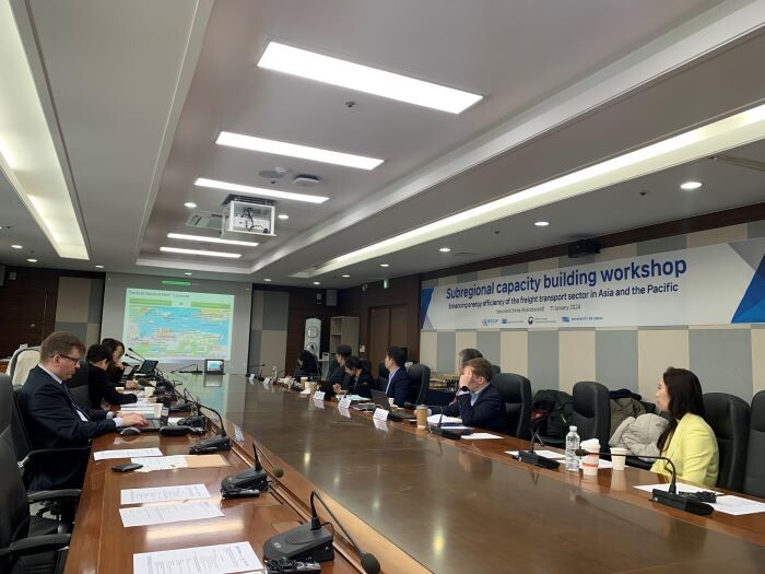 TR_Minsu's tweet photo. Presentation in UN ESCAP, 'Mobility data and its applications in South Korea.' (2023.1.11) You can download all materials here. https://t.co/BvJLpztOwl https://t.co/OXo25wZc41