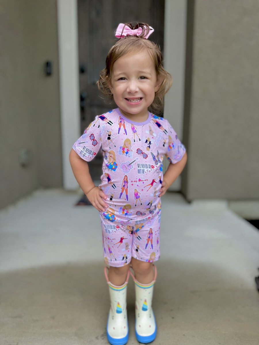 kristinsully's tweet photo. @ReadyForIt1989 @taylorswift13 @taylornation13 My mini Swiftie!! 😍💓🫶🏼 #MiniSwiftie https://t.co/7Kcertm0om