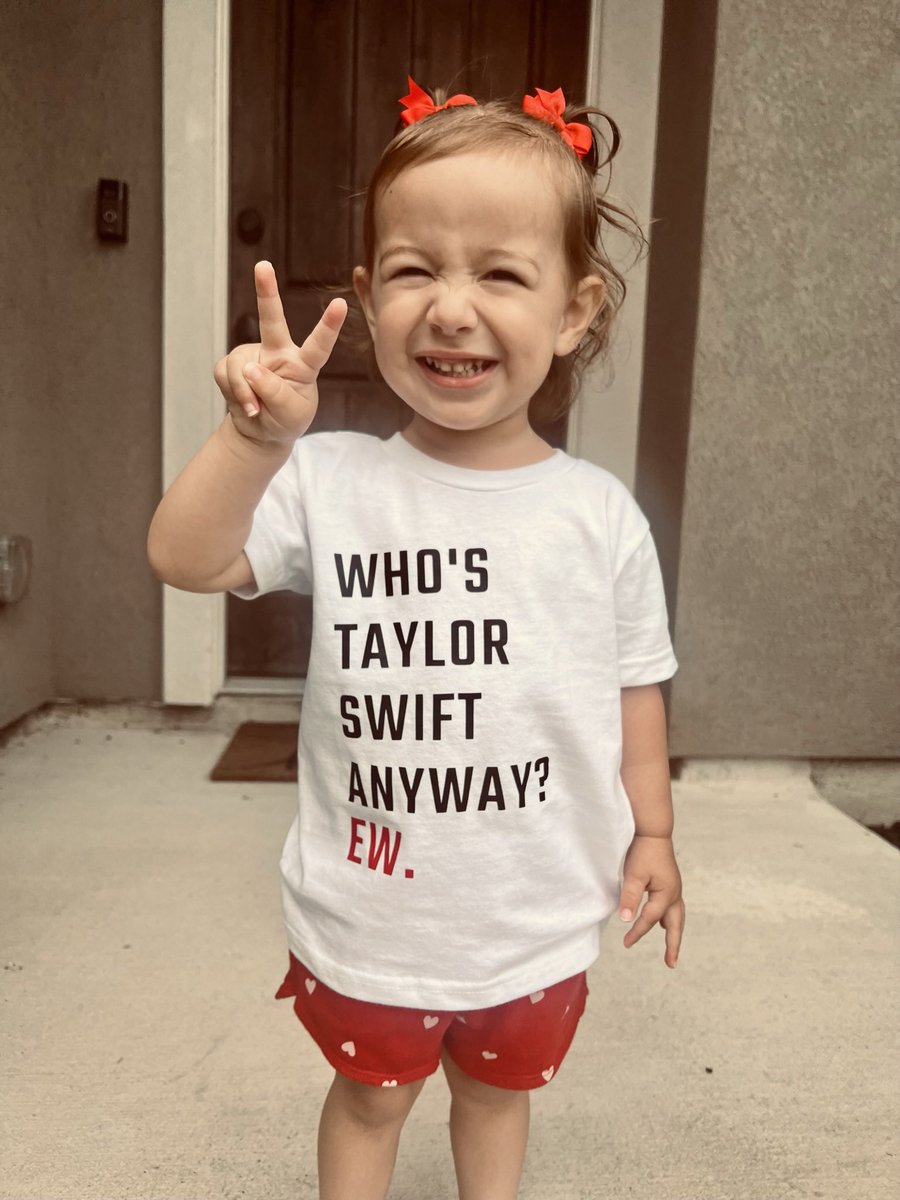 kristinsully's tweet photo. @ReadyForIt1989 @taylorswift13 @taylornation13 My mini Swiftie!! 😍💓🫶🏼 #MiniSwiftie https://t.co/7Kcertm0om