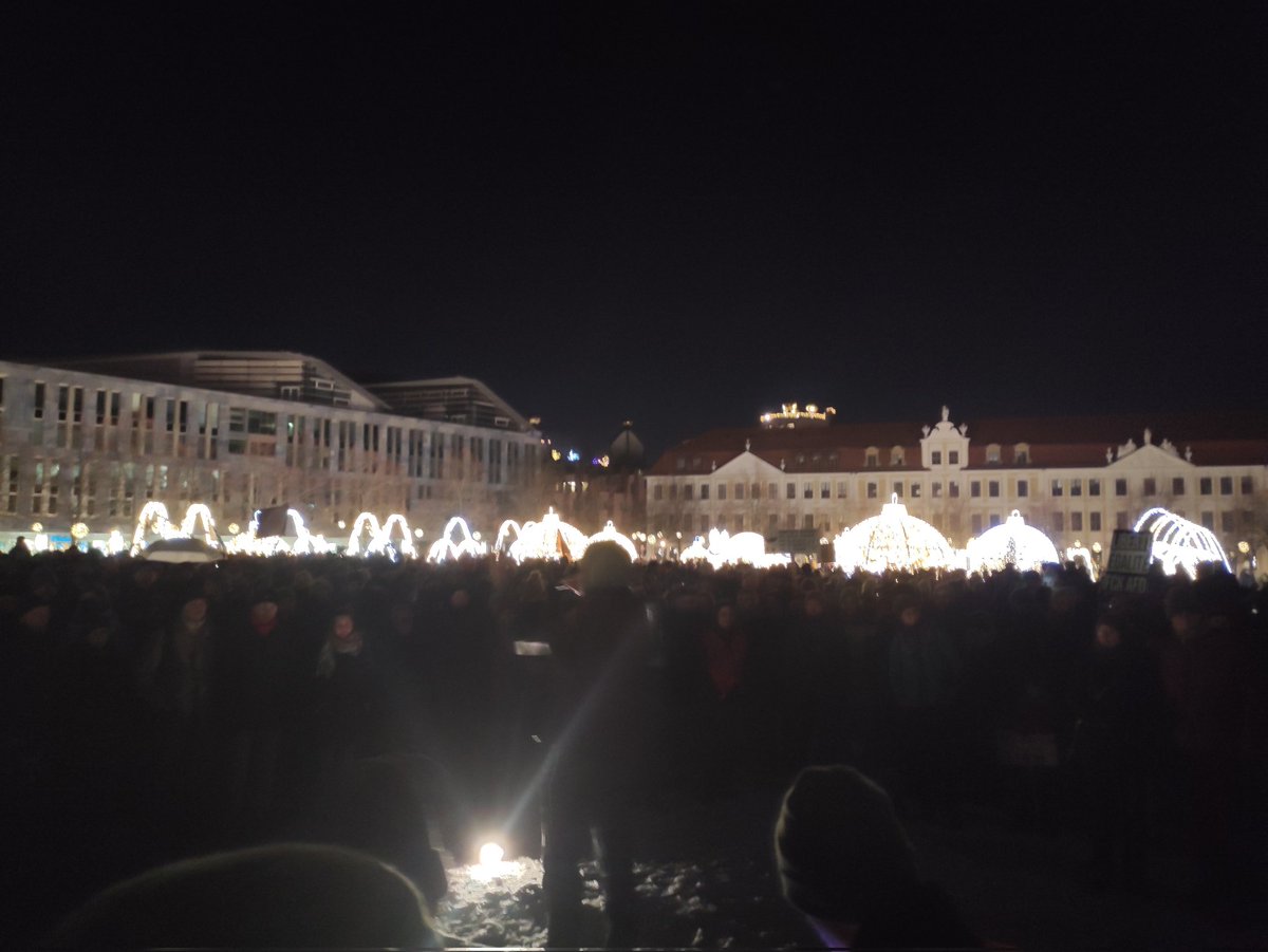 md_solidarisch's tweet photo. Hier wird jetzt gerappt 🔥 #md2001 #magdeburg https://t.co/uvDZNEzj0Q