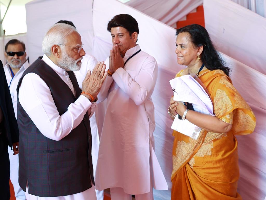 Hon PM s visit to RayNagar, Solapur. A PMAY moment.