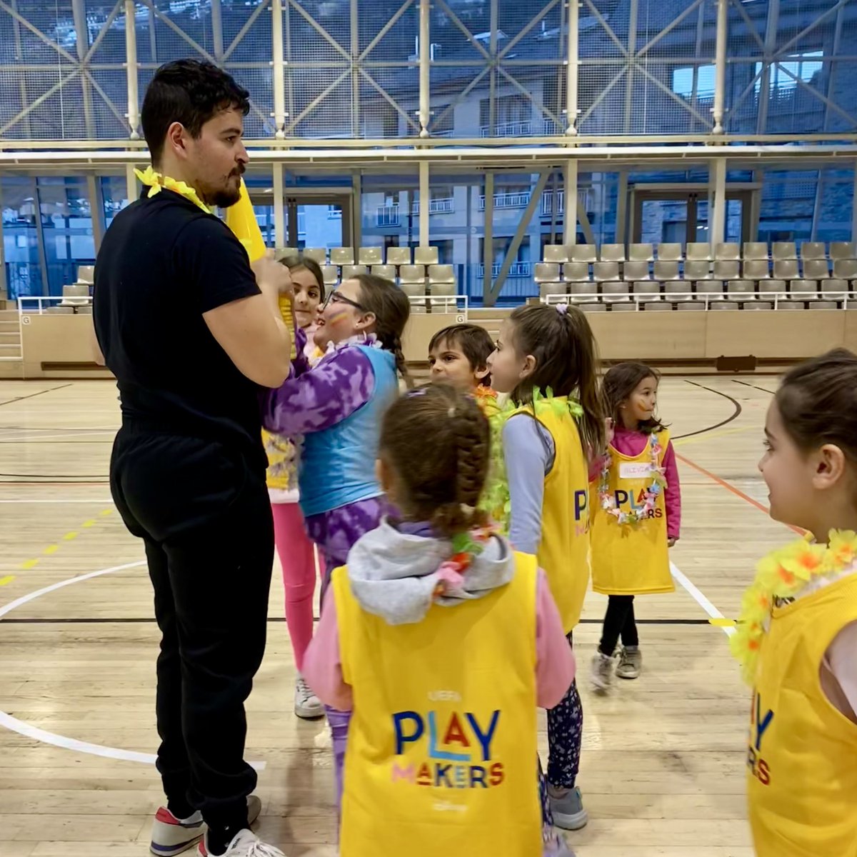 Fedandfut's tweet photo. Divertint-nos amb el capítol 6 de Moana!
Avui tenim 2️⃣0️⃣ Playmakers gaudint de la màgia de Disney, la festa pot ser grossa 🥳✨
#Iamaplaymaker #UEFAPlaymakers https://t.co/meYHAfsMXX
