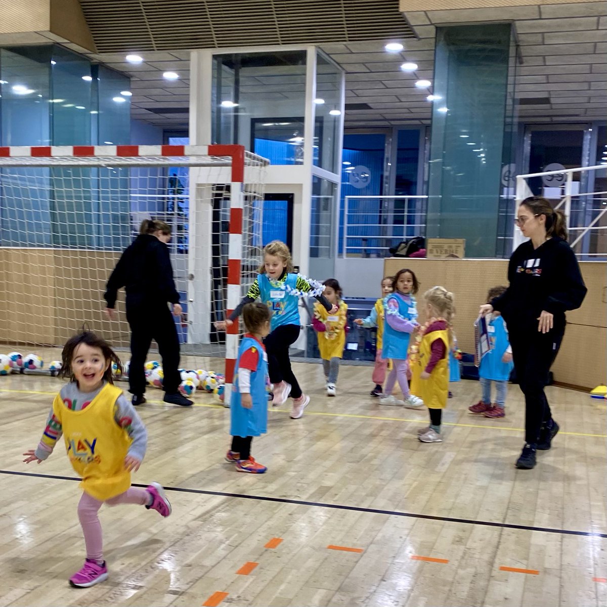 Fedandfut's tweet photo. Divertint-nos amb el capítol 6 de Moana!
Avui tenim 2️⃣0️⃣ Playmakers gaudint de la màgia de Disney, la festa pot ser grossa 🥳✨
#Iamaplaymaker #UEFAPlaymakers https://t.co/meYHAfsMXX