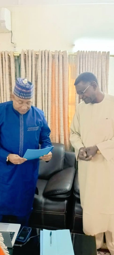 DCTR_NIGER's tweet photo. Le Gouverneur de la Région d'#Agadez, le Général de Brigade Ibrah Boulama a accordé ce samedi 20 janvier 2024, une audience à sa résidence, au comité d'orientation de la #DCTR, en mission de travail pour la mise en place de la coordination Régionale. https://t.co/3aIDvOKBZn