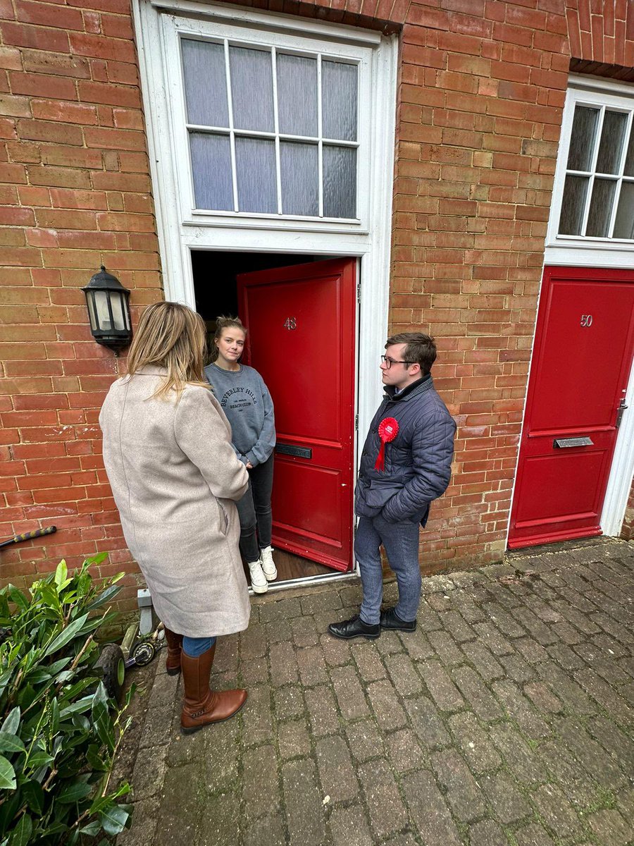 BradPhillipsUK's tweet photo. THREAD 1/3

I was out today talking to residents with the Labour Police and Crime Commissioner candidate for Hampshire and IoW @BeccaJ1024 about crime within #SherborneStJohn &amp; #Rooksdown. https://t.co/Cwxl9E4DI7