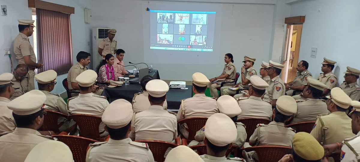 AndamanPolice's tweet photo. A Productive and an insightful Sampark Sabha was conducted by DIGP Smt. Monika Bhardwaj, IPS, for the staff of entire Police Radio Stations. It was a collaborative platform to exchange ideas, discuss challenges, and reinforce our commitment to public safety.
#PoliceCommunication https://t.co/oY3LOCpKsQ