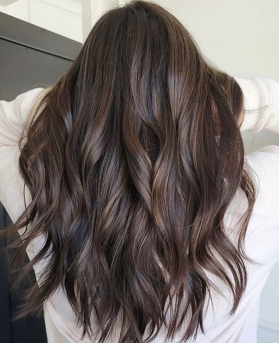 Piling on the proof that brunette is anything but boring. 💅 Rich, dimensional brunette by @hairbymy1 at @lisadinhhairstudio !