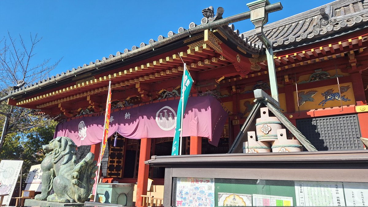 keroponi's tweet photo. 浅草寺のお参りを終え、次は浅草神社へ。今日は空が青い https://t.co/iQ5x9MZgyl