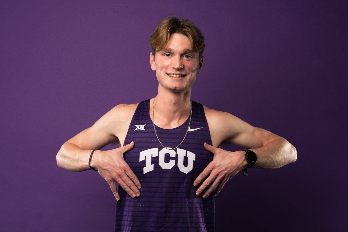 ANOTHER SCHOOL RECORD‼️ Ryan Martin wins the race and runs a 2:23.17 to break his own school record in the indoor 1000m 👏 #GoFrogs