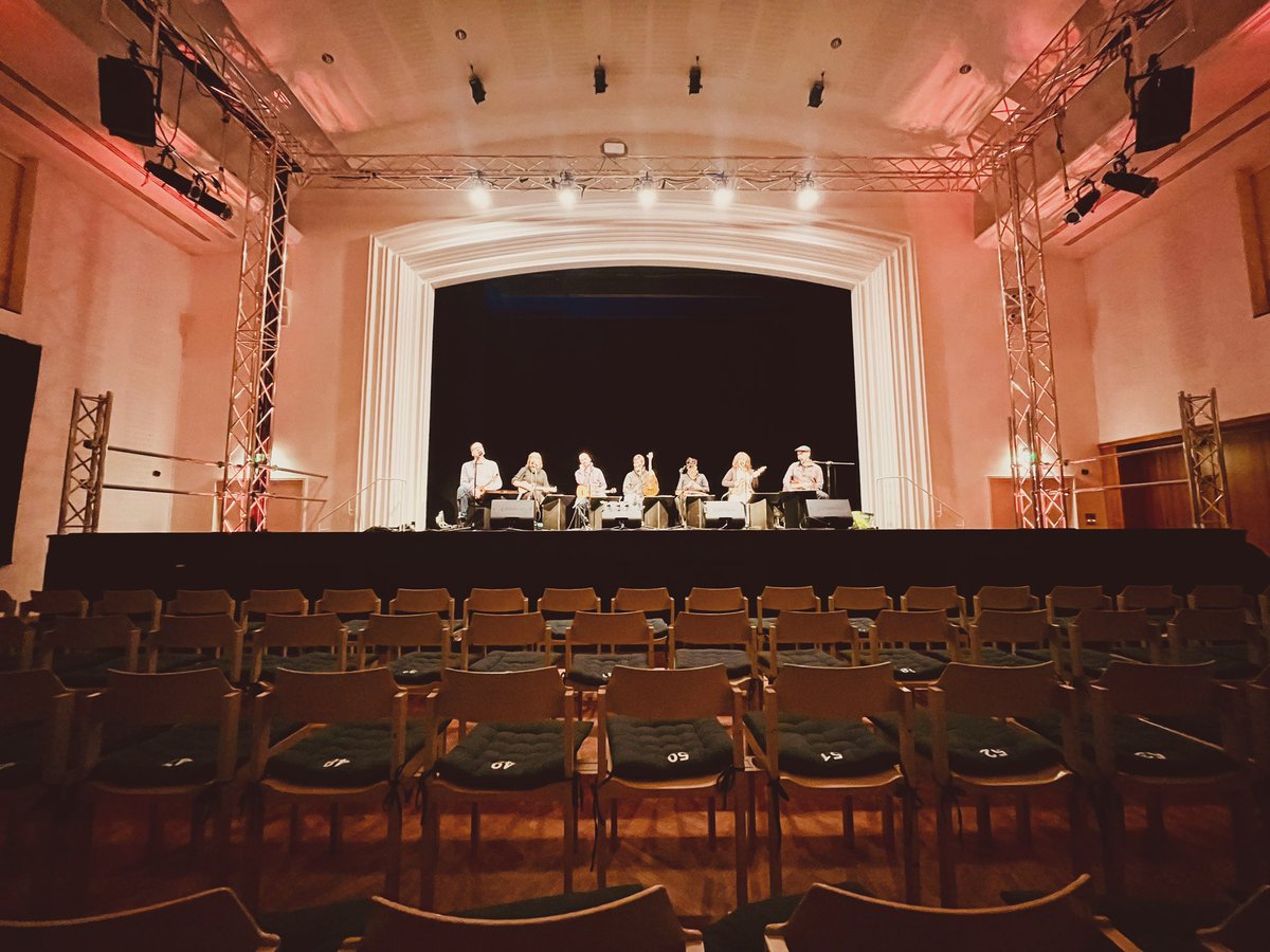 After another treacherous journey involving four trains instead of two (don’t ask 🤯), our heroes have arrived in Schweinfurt. 

Very much looking forward to two sold out shows here 🙂