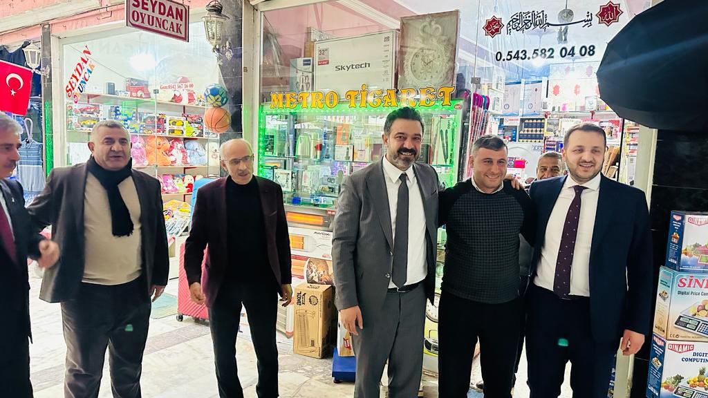 AvEkremOlgac's tweet photo. 📍Esnaf Ziyareti

Bismillah diyerek Milletvekilimiz Sn @mervangul56 , İl Başkanımız Sn @AvCanerOzturan ile birlikte Fatih Pasajında esnaflarımızı ziyaret ederek kıymetli hemşehrilerimiz ile bir araya geldik. 

Siirt’imiz için çıktığımız bu yolda #HazirizKararliyiz muhabbetimiz daim olsun.