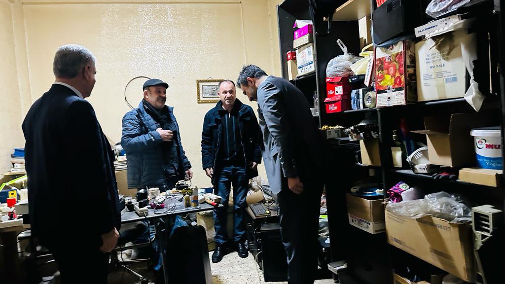 AvEkremOlgac's tweet photo. 📍Esnaf Ziyareti

Bismillah diyerek Milletvekilimiz Sn @mervangul56 , İl Başkanımız Sn @AvCanerOzturan ile birlikte Fatih Pasajında esnaflarımızı ziyaret ederek kıymetli hemşehrilerimiz ile bir araya geldik. 

Siirt’imiz için çıktığımız bu yolda #HazirizKararliyiz muhabbetimiz daim olsun.