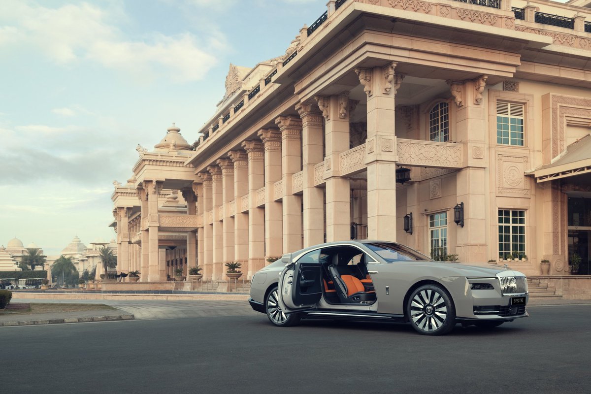 Shot the @rollsroycecars @RollsRoyceMedia Spectre for APAC, for the New Delhi launch. What a beautiful piece of Art!! #RollsRoyce #Spectre