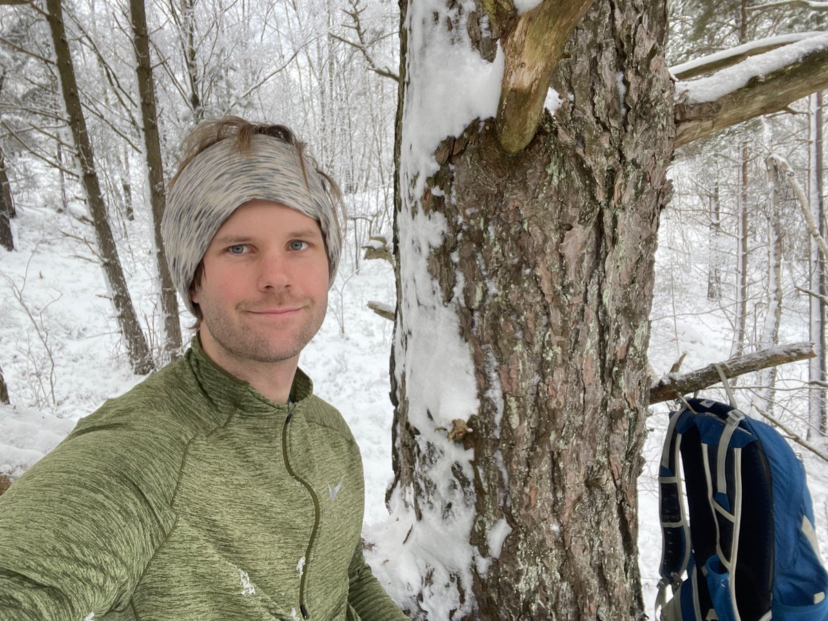 Combining two of my favorite things, running and fika :p found a lil tree to nest in as well :D