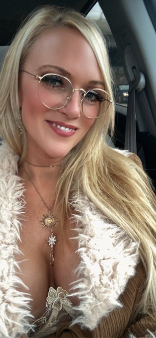 Happy Saturday, my sexy friends &hearts;️💋 https://t.co/8fWER2xsx7<a href="/tag/exxxotica"class="tags"><span>#exxxotica</span></a>