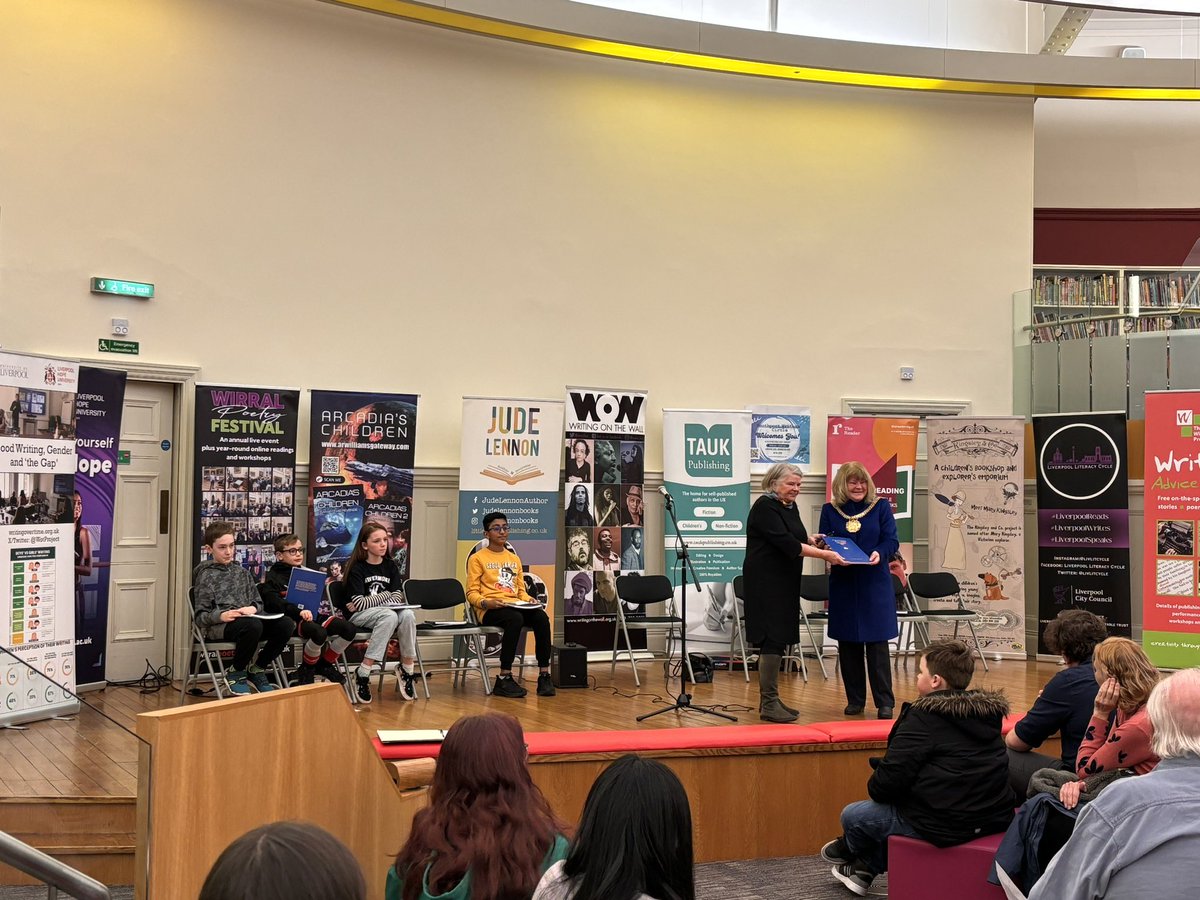 A fabulous afternoon celebrating ‘Good Writing, Gender and ‘the Gap’’ at the launch of The Year of Writing @LivLitCycle @CllrBMurray @LiverpoolHopeUK @HopeTeachers @HopeSchoolofEd @LivUniEnglish @livuninews #livlitcycle #liverpoolwrites