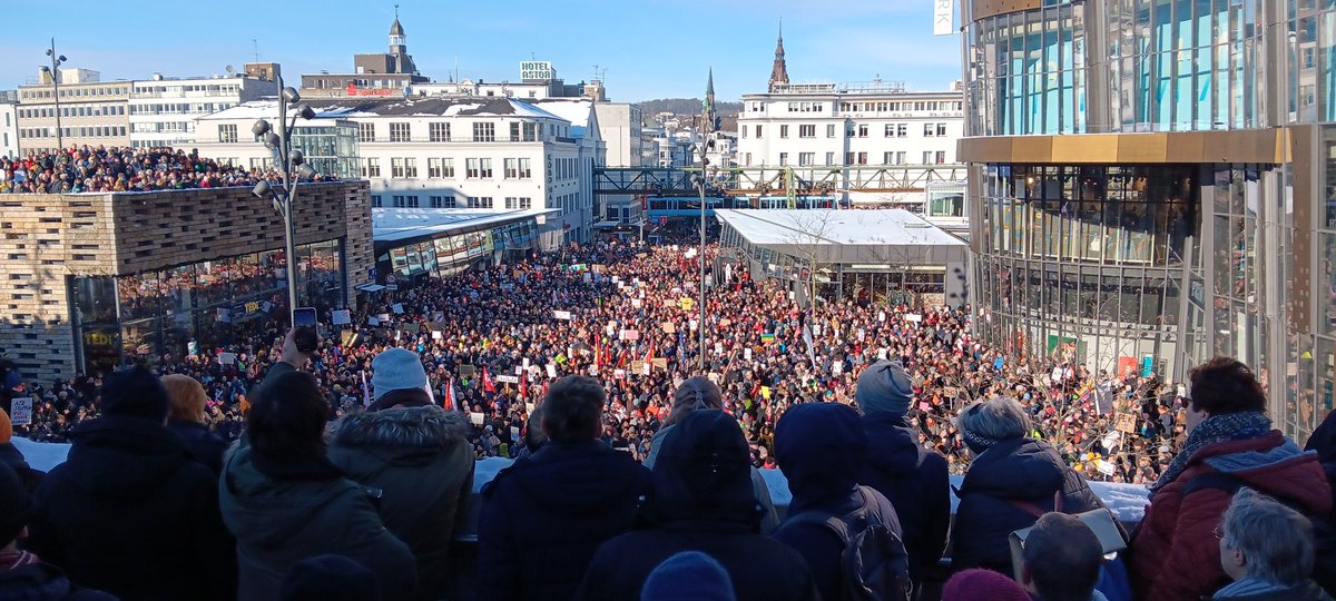 Sascha1982wtal's tweet photo. Ich war noch nie so Stolz auf meine Heimatstadt und die Menschen die hier leben.
#wpt2001 #NoNazis #NoAfD #NieWiederistJetzt #NiewiederFaschismus https://t.co/Kr6k45afpy