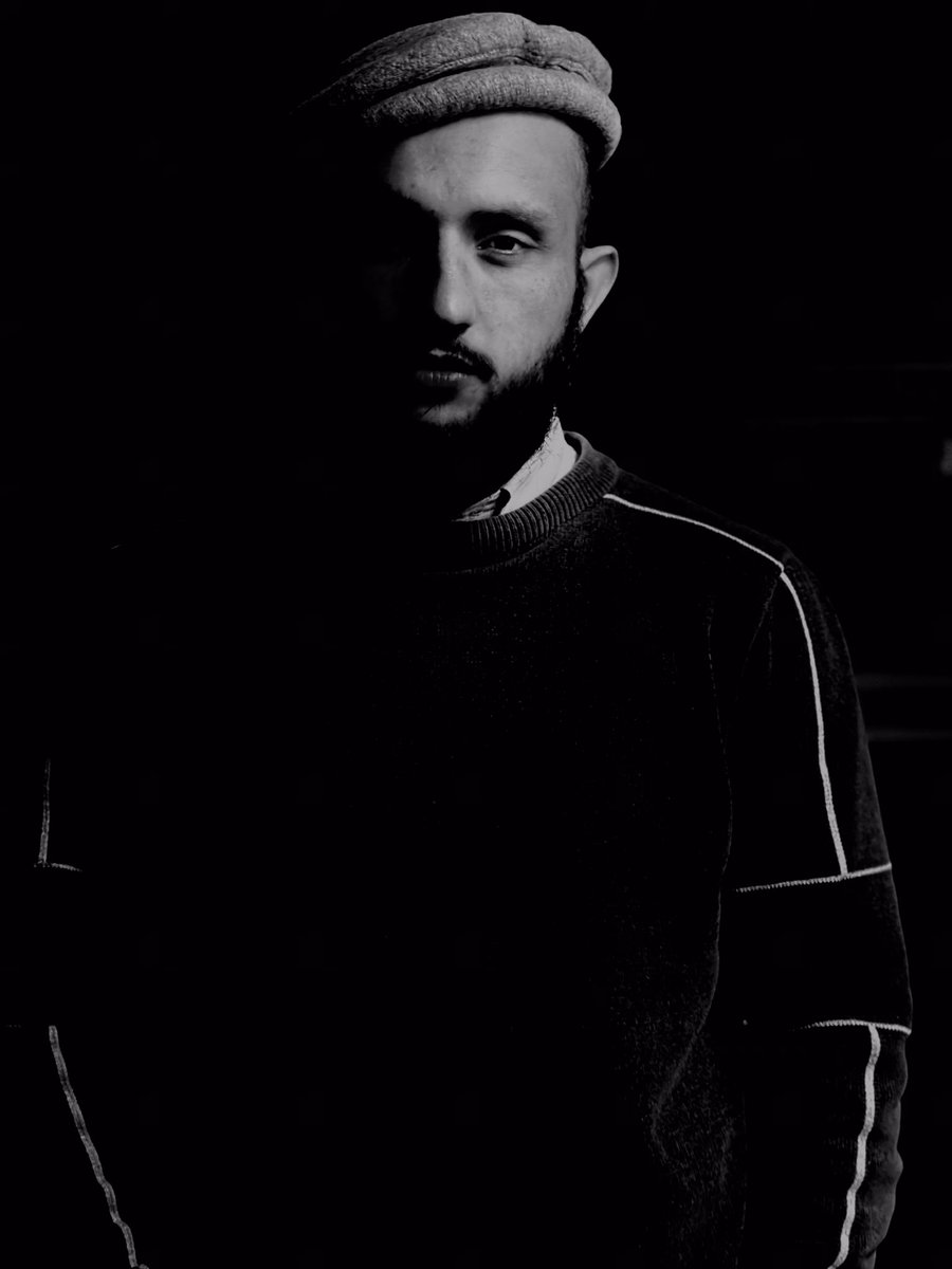 ShafaNaeem's tweet photo. اگر میں کسی ریاست کا شہزادہ ہوتا، تُم جب جب ہنستی میں اِک غلام آزاد کرتا https://t.co/ksVV0Pt1u7