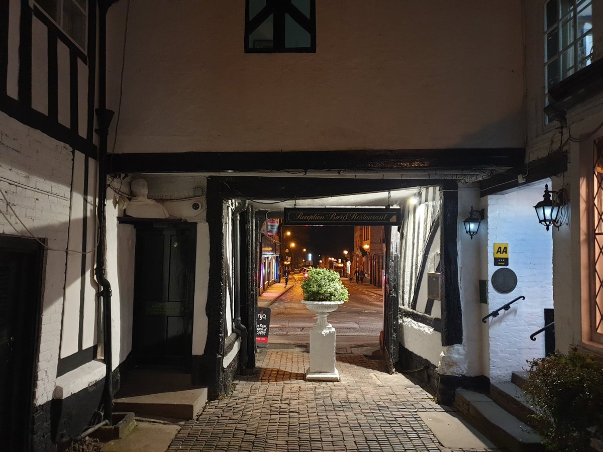 The perfect place to give my Ploughman Wood history talk. A room full of oak timbers felled in 1460, a product of a nearby ancient wood, Ploughman perhaps @Nottswildlife