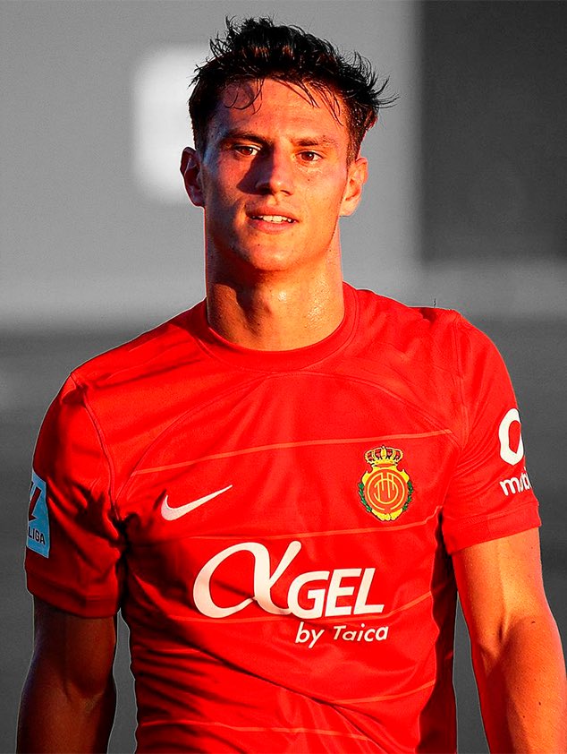 FUTGOL360_'s tweet photo. Min 91 .Empata Javier #Llabres para el #rcdmallorca en el estadio de la #ceramica
#Villarreal 1-1 #rcdmallorca
#villarreal #mallorca #submarino #mallorca #futbol #longlifefootball #primera #laliga #laligaespañola #LALIGAEASPORTS #VillarrealRCDMallorca https://t.co/iGRh6B6MdX