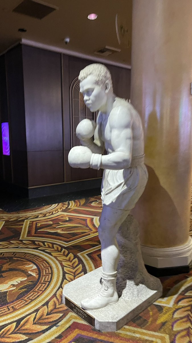 cnote_vegas's tweet photo. #Vegas #CaesarsPalace #NotMyPics https://t.co/Yn2REtypb3