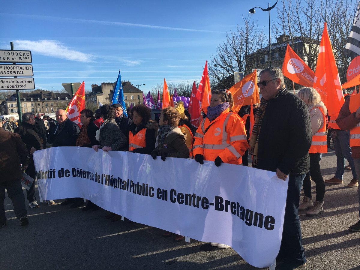 Belle manifestation à #pontivy pour la défense du #chcb. En tant que membre du collectif j’étais  présent.  Ne lâchons rien, ce n’est que le début. ⁦<a href="/Lerochgaelle/">Le Roch Gaelle</a>⁩ ⁦<a href="/lestrat2020/">Christine Le Strat</a>⁩ ⁦<a href="/mdorelucas/">Marie Madeleine Doré-Lucas</a>⁩ ⁦<a href="/mclemouel1/">mclemouel🌹</a>⁩