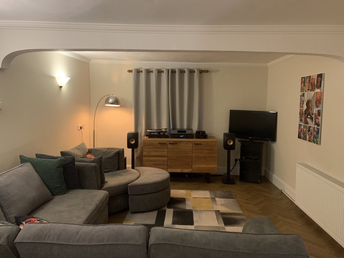 VenspaKagin's tweet photo. New listening room pretty much set up! 3 times larger than previous one, sounds is so much better… can pick records without breaking my back and finally managed to get even get some box sets out #vinylcollector #avroom #listeningroom https://t.co/eVDZMuYoYa