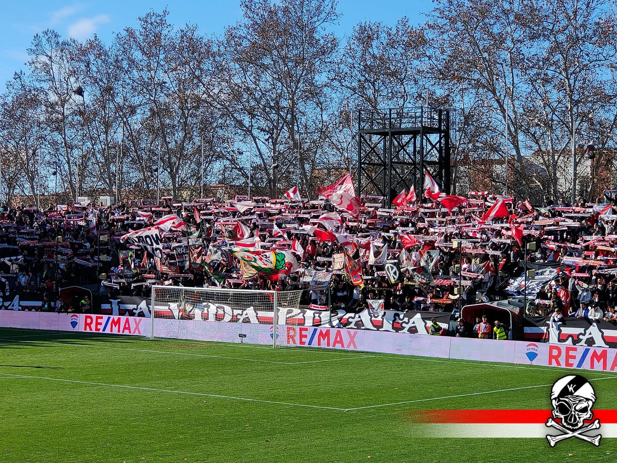 bukaneros92's tweet photo. Nuestro barrio, nuestro equipo y nuestro fondo. 

Ni queremos más, ni necesitamos más. https://t.co/GyZzeYMP3D