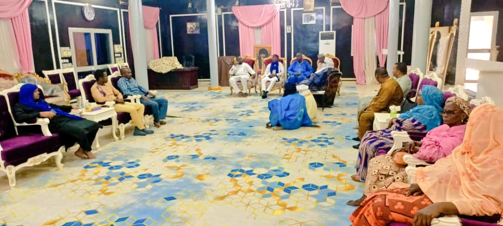 DCTR_NIGER's tweet photo. Après l'entretien avec le Gouverneur de la Région d'#Agadez,le Comité d'orientation de la #DCTR en mission de travail pour la mise en place de la coordination Régionale d'Agadez, a rendu une visite de courtoisie à l'honorable Sultan de l'aïr Son Altesse Oumarou Ibrahim Oumarou. https://t.co/kq7ENmWzUX