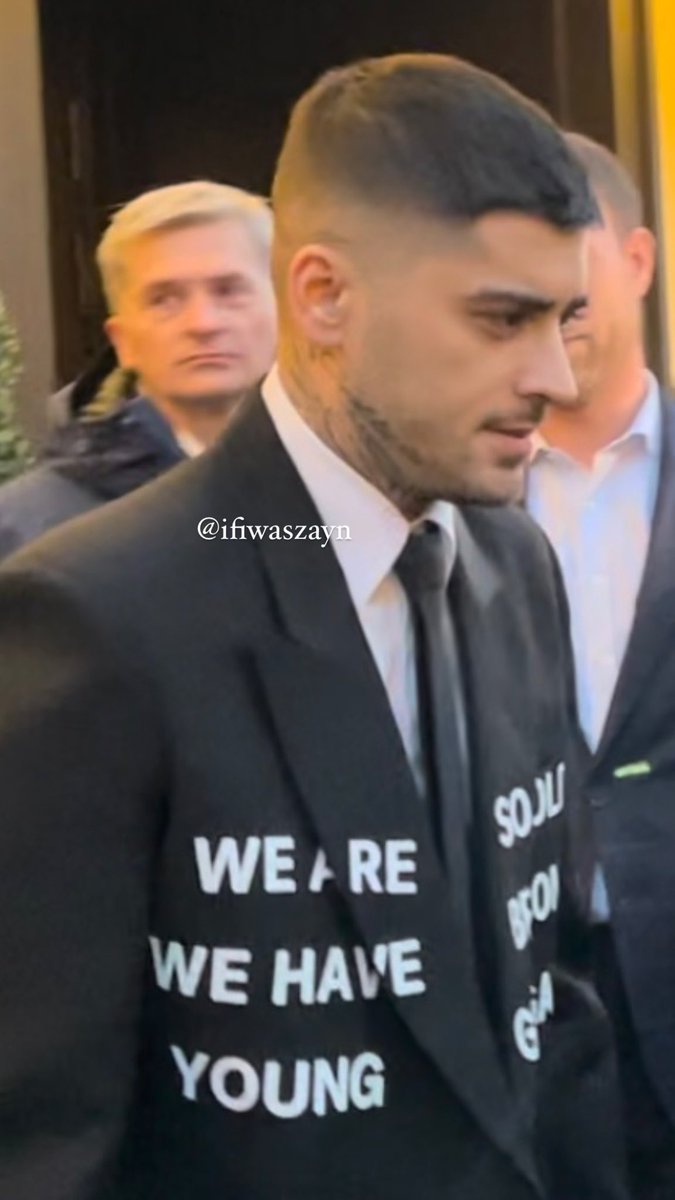 ifiwaszayn's tweet photo. LOOK AT HOW HANDSOME HE IS!!!! 😍 https://t.co/ytgonSk3Du