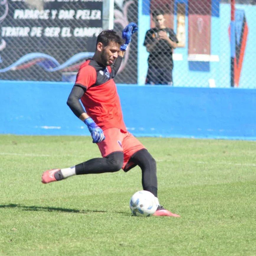 CABrown_Oficial's tweet photo. Primer partido:
Brown 2️⃣ Los Andes 0️⃣
⚽️ Luque y Pulicastro

Peralta; Luque, Masuero, Herranz, Gamarra; Benítez (Modon), Lovazzano, Desio, Nouet; Pulicastro y Salvaggio.

⚠️ Se disputaron 2 tiempos de 30 minutos. https://t.co/cSSU4emw3C