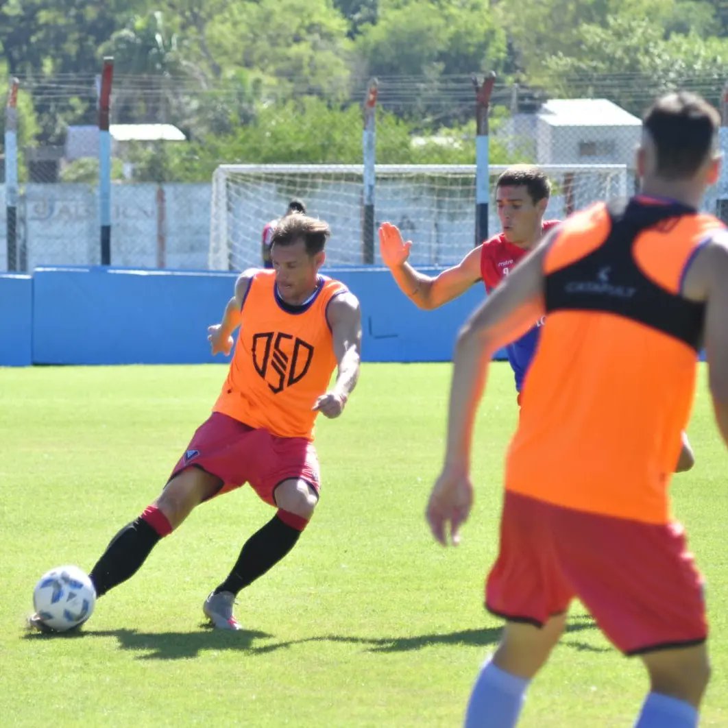 CABrown_Oficial's tweet photo. Primer partido:
Brown 2️⃣ Los Andes 0️⃣
⚽️ Luque y Pulicastro

Peralta; Luque, Masuero, Herranz, Gamarra; Benítez (Modon), Lovazzano, Desio, Nouet; Pulicastro y Salvaggio.

⚠️ Se disputaron 2 tiempos de 30 minutos. https://t.co/cSSU4emw3C