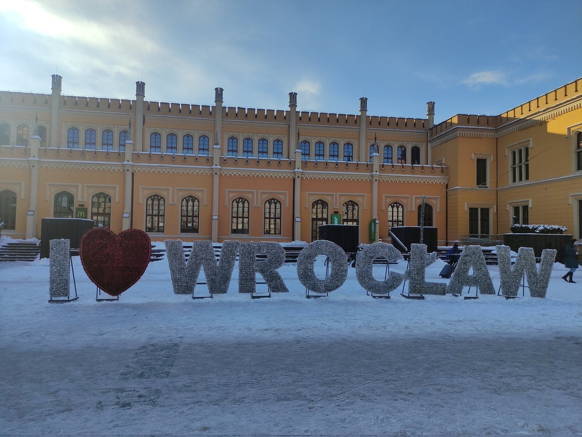 Today I played in my first Go Cup in Wroclaw. I managed to sweep the swiss format  and then win the top cut. GGs to my opponents and thanks to @rEdoPOGO and <a href="/PoGoWro2/">Pokemon GO Wrocław 2.0</a> for hosting, I enjoyed the tournament so much. ❤️

+50 cp -> 158/400