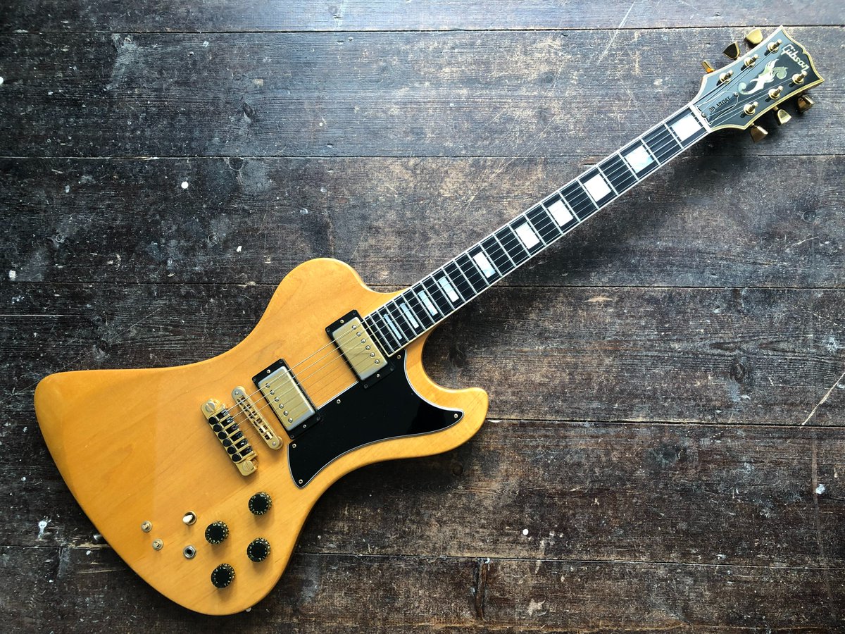 Time for a quick look at CRAVE Guitars' cool and rare(-ish) 1981 Gibson RD Artist, complete with its original Moog electronics. craveguitars.co.uk/home/features/… Truth, peace, love and music. Love Vintage Guitars ❤️🎸
