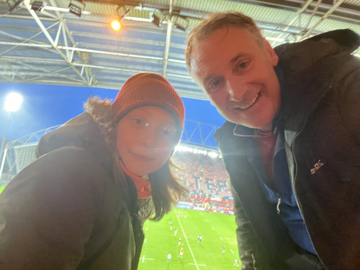 eamonnash's tweet photo. #thomandparkselfie COME ON MUNSTER @MRSC16 #MUNvNOR @gisellecamp https://t.co/WSSUExz6dl