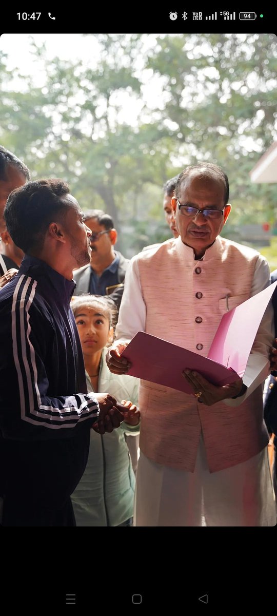 मामा जी ने इंस्टाग्राम पर स्टोरी लगाई है अगर आपको कोई 100% वेतन दिलवा सकता हैं तो बस मामा जी ही दिलवा सकते है ज्यादा से ज्यादा ज्ञापन दिए जाए
<a href="/ChouhanShivraj/">Shivraj Singh Chouhan</a> 
<a href="/MPYuvaShakti/">|| MP Yuva Shakti ||</a> 
100% वेतन का आदेश जारी करे