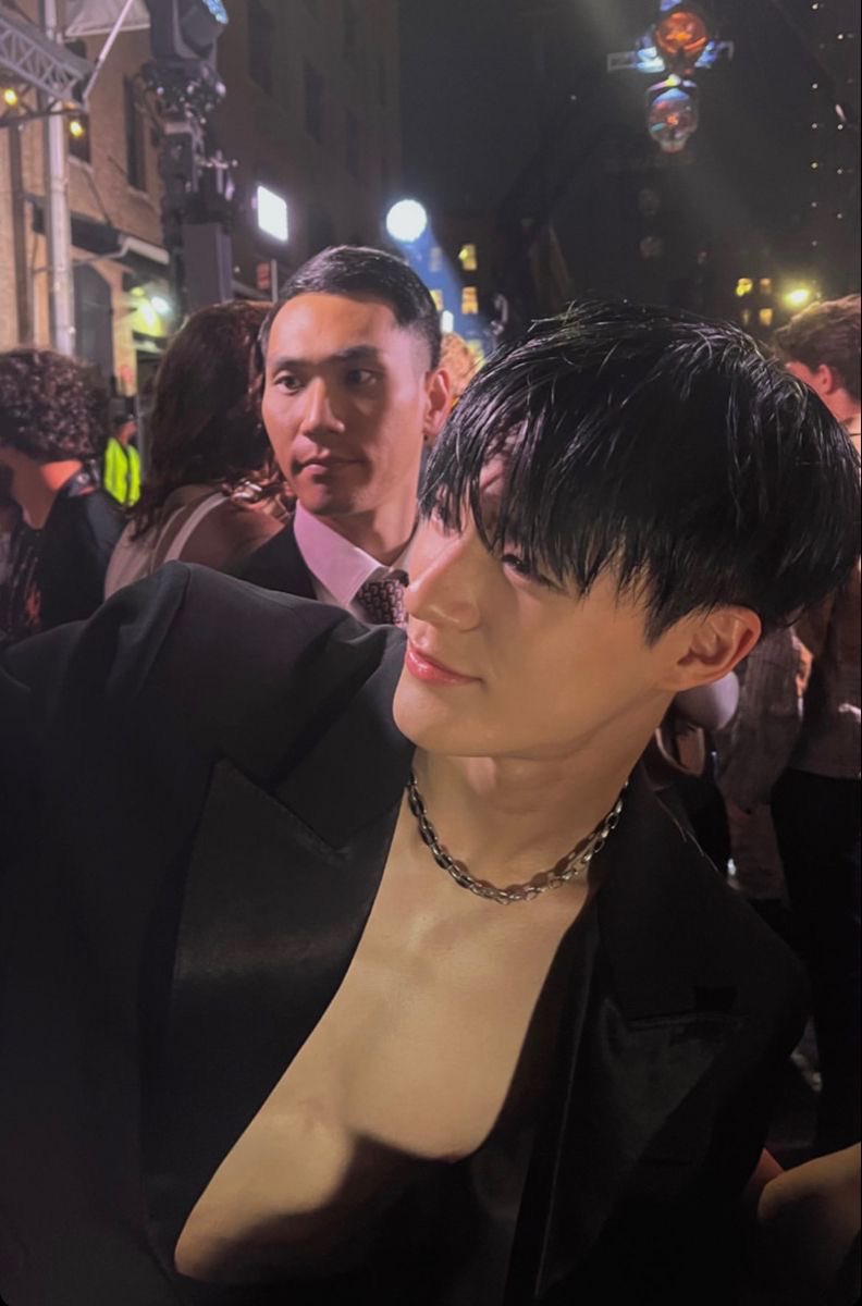 jenowley's tweet photo. breathtaking model lee jeno in real life https://t.co/nhqDLdCGom