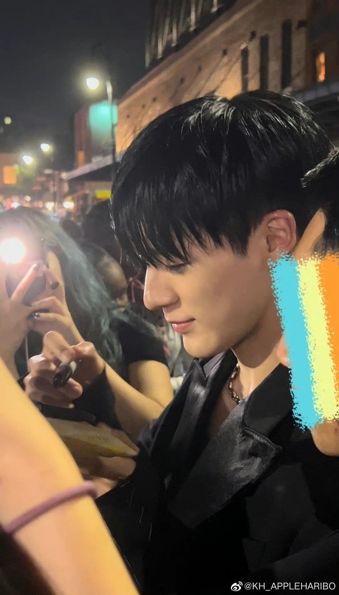 jenowley's tweet photo. breathtaking model lee jeno in real life https://t.co/nhqDLdCGom