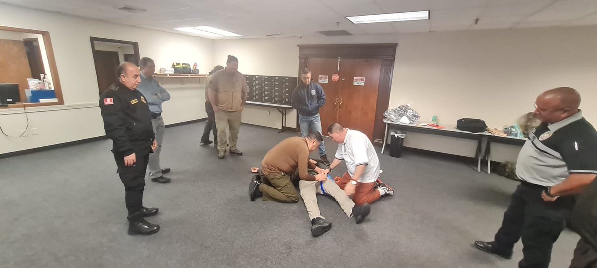 apalausa's tweet photo. Integrantes de @apalausa , realizaron una visita a la
@USMarshalsHQ, a fin de conocer las diferentes técnicas y operaciones como intercambio de experiencias entre las diferentes Policias de America. https://t.co/uqjwx0fJ6W