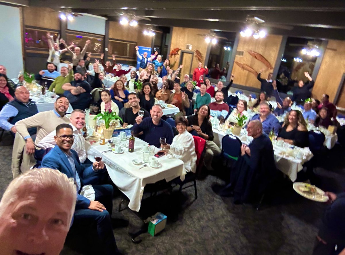 Fabulous evening with our #United ✈️ @NWCoastUMA in spectacular Rockaway 🌊 Great fun and networking with our SFO #United ✈️ Family 💙 @JoniBelknap @PHaralabopoulos @SiJayBee @Jmass29Massey #beingunited