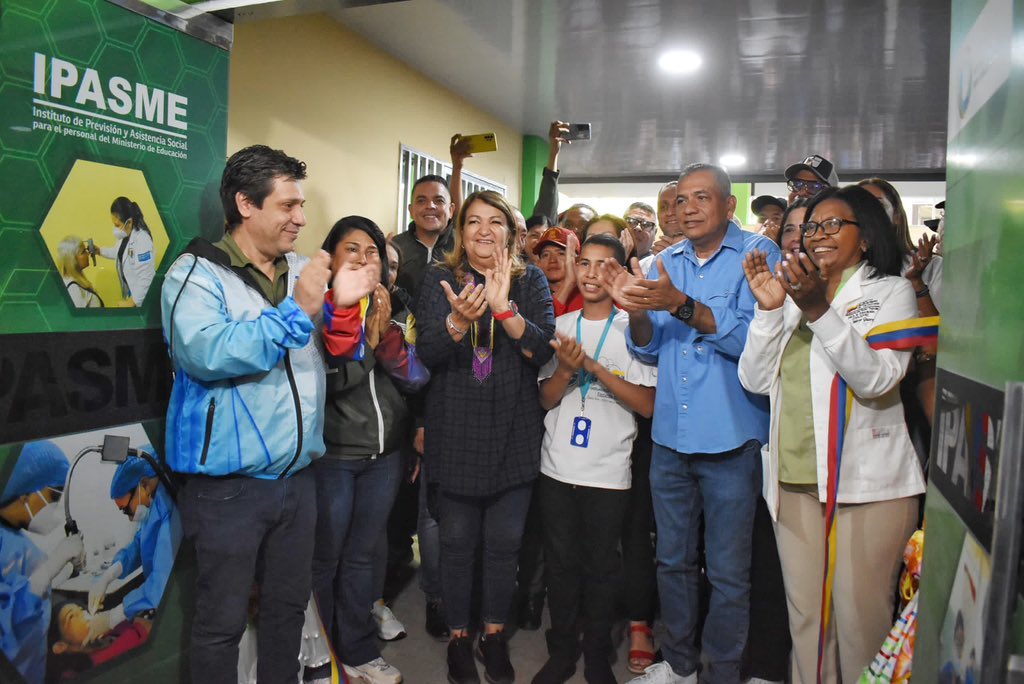 amarcanopsuv's tweet photo. *Gobierno Bolivariano reinaugura áreas médicas del Ipasme*
En compañía de la ministra para la Educación @_LaAvanzadora , reinauguramos este importante centro de atención, que forma parte del sistema de protección instruido por nuestro hermano, presidente @NicolasMaduro https://t.co/As14mFg5zc
