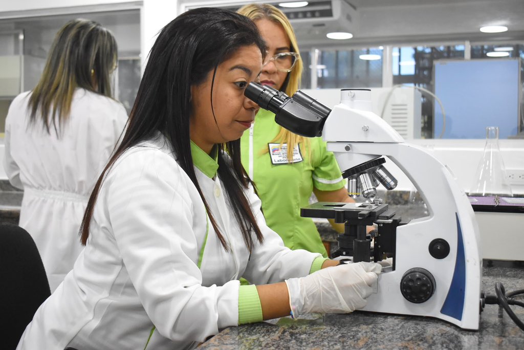 amarcanopsuv's tweet photo. *Gobierno Bolivariano reinaugura áreas médicas del Ipasme*
En compañía de la ministra para la Educación @_LaAvanzadora , reinauguramos este importante centro de atención, que forma parte del sistema de protección instruido por nuestro hermano, presidente @NicolasMaduro https://t.co/As14mFg5zc