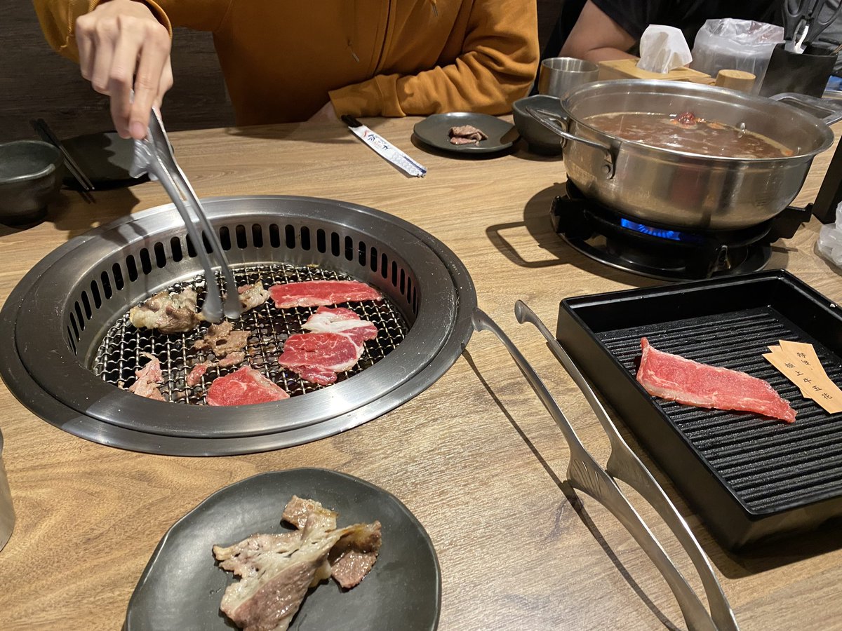 KuronekoLin0715's tweet photo. Having barbecue with cute friends, thanks them to come to have a great experience with long flight. Hope them could be better in the future🥰🥰🥰 https://t.co/CMvESkWOUO